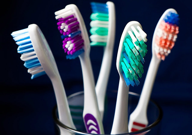 4 + 1 Εναλλακτικές Χρήσεις της Οδοντόβουρτσας |&nbsp;Beauty