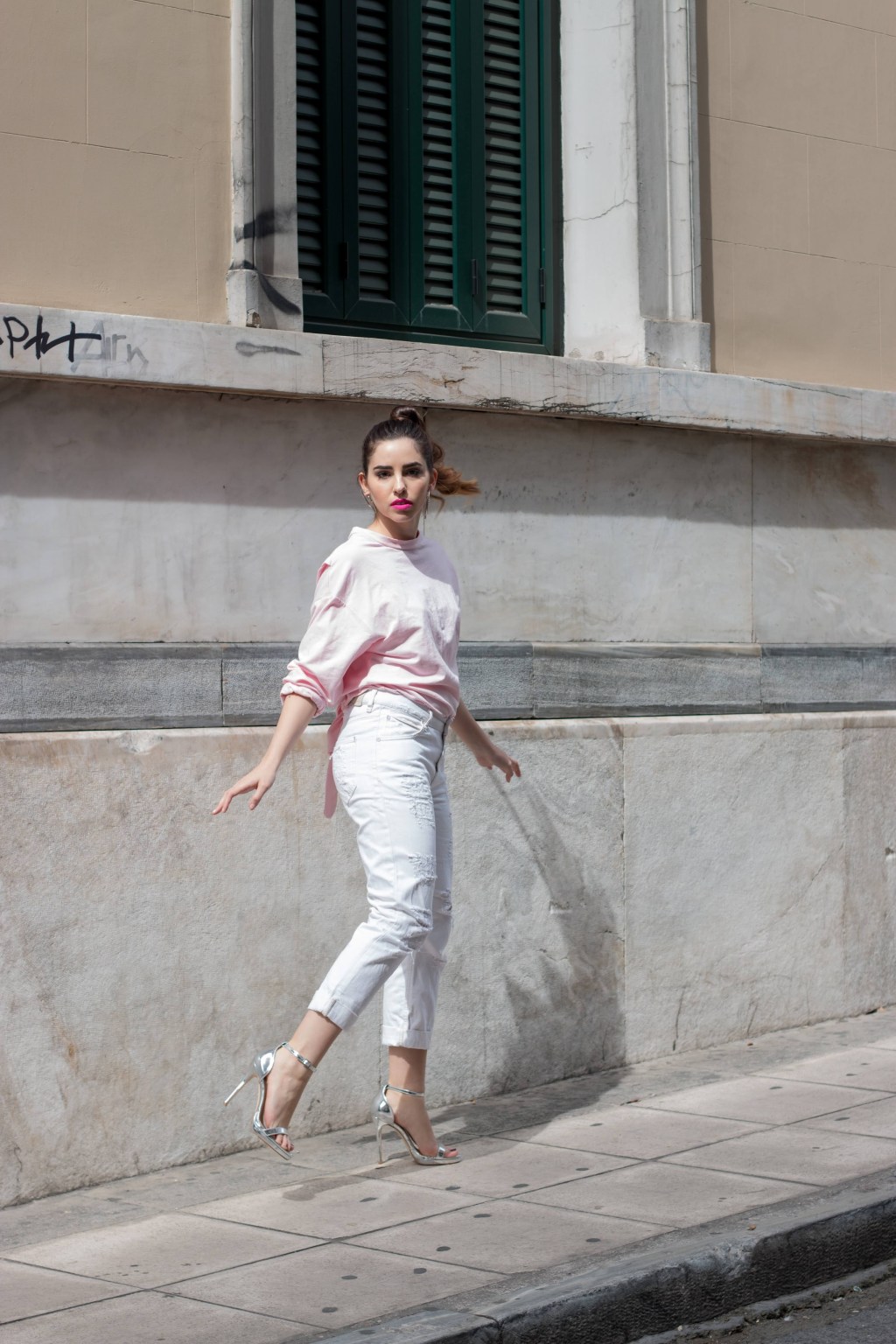Γιατί να αντικαταστήσεις το μπλε τζιν με το λευκό την άνοιξη. |&nbsp;OOTD