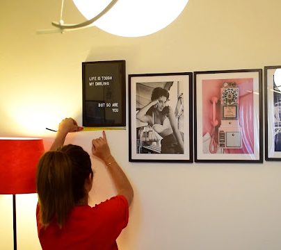 Πόσο αλλάζουν το χώρο οι σωστές κορνίζες Ι Mama Stalker x&nbsp;Desenio