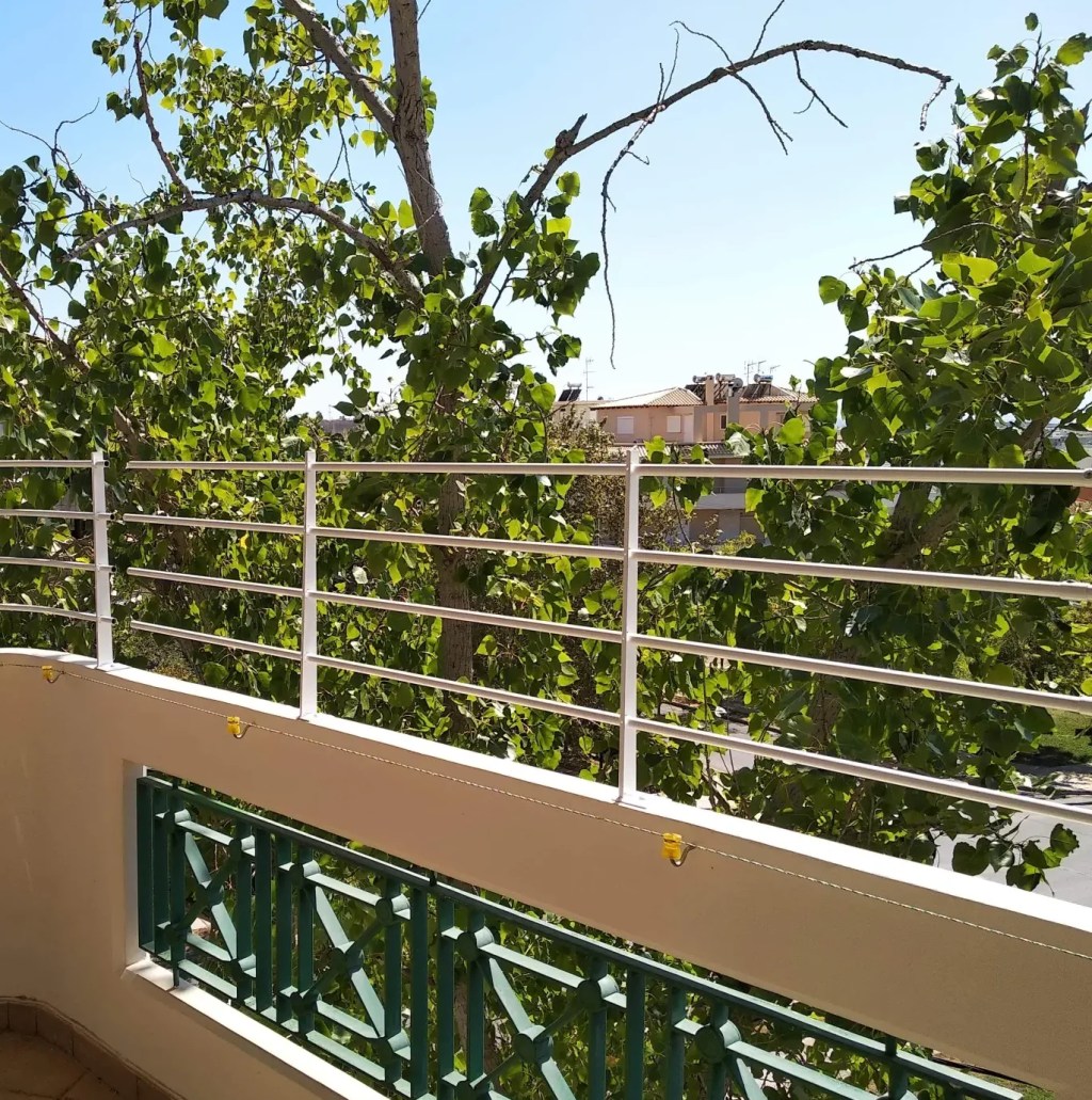 4+ 1 Λόγοι να βάλεις πρόσθετα κάγκελα μπαλκονιού για παιδιά από την Alsiplast | Mama&nbsp;Stalker