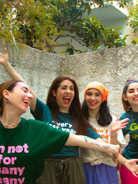 Δώσε Χρώμα και Playful Vibes με τα T- shirts από το Greek Sayings |&nbsp;OOTD