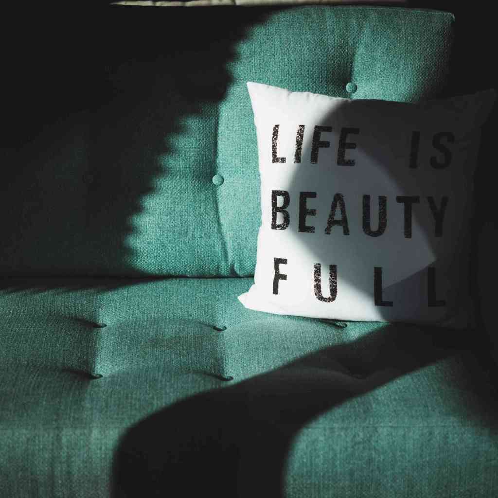 Γιατί δεν πρέπει να δενόμαστε με τα ρούχα στη ντουλάπα μας; |&nbsp;Lifestyle