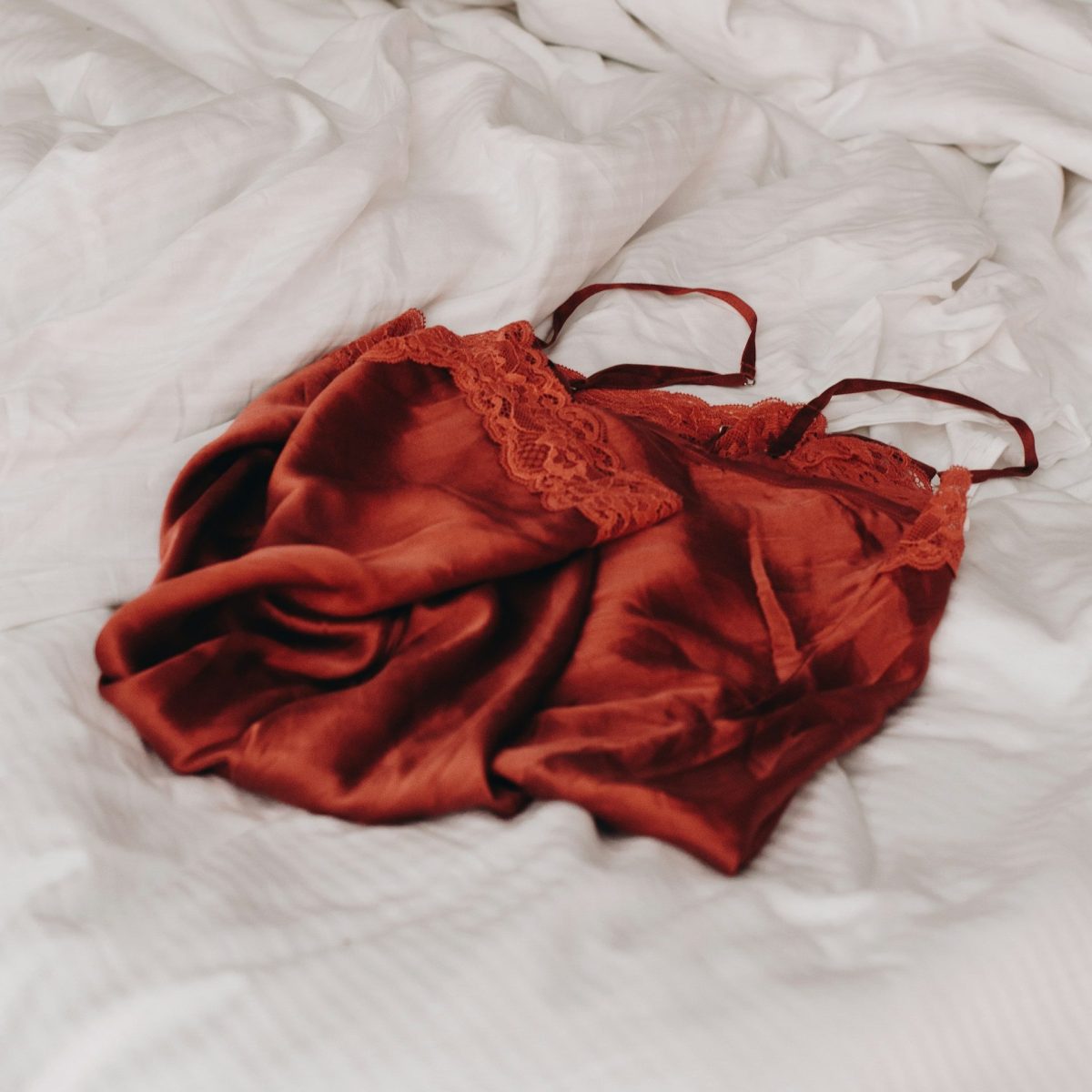5 Παντελόνια να Φορέσεις το αγαπημένο σου Lingerie Top. |&nbsp;#Shopping